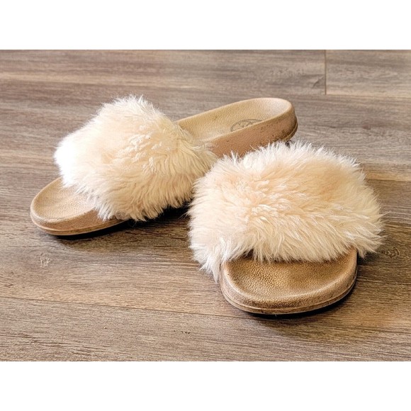 Guess Girls Size 5 Pink Faux Fur Sandals Slides Slippers - Picture 2 of 9